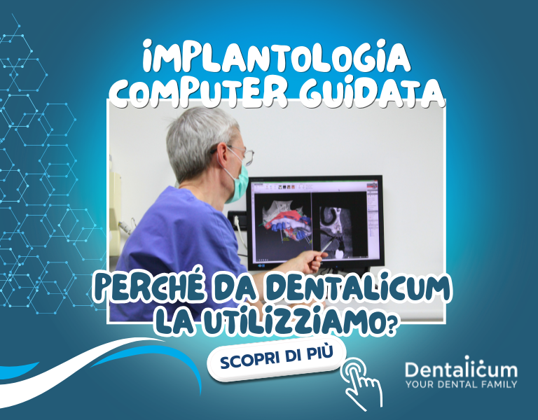 Dentista che utilizza software 3D per la pianificazione dell’implantologia computer guidata presso Dentalicum Genova.